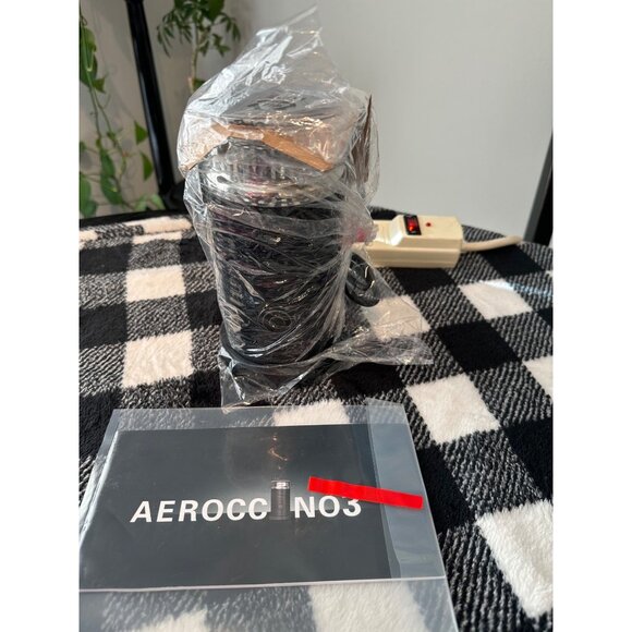 Nespresso Aeroccino3 Milk Frother Black Electric Whisker For Hot & Cold Foam - Picture 2 of 3